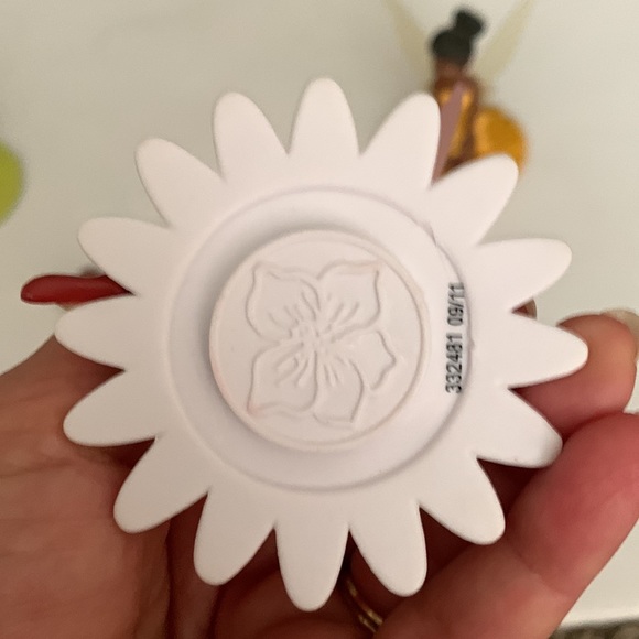 Tinker Bell and friends, figurines, and stamps - Picture 11 of 12